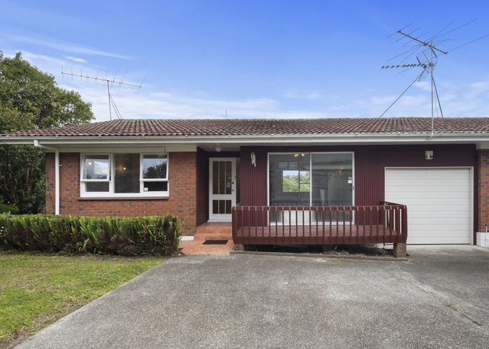  at 2/13 Chequers Avenue, Glenfield, Auckland