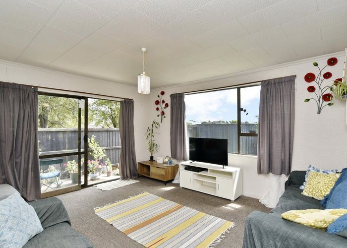  at 2/90 Bayswater Crescent, Bromley, Christchurch