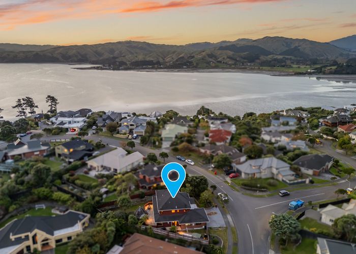  at 9 Molyneux Close, Whitby, Porirua