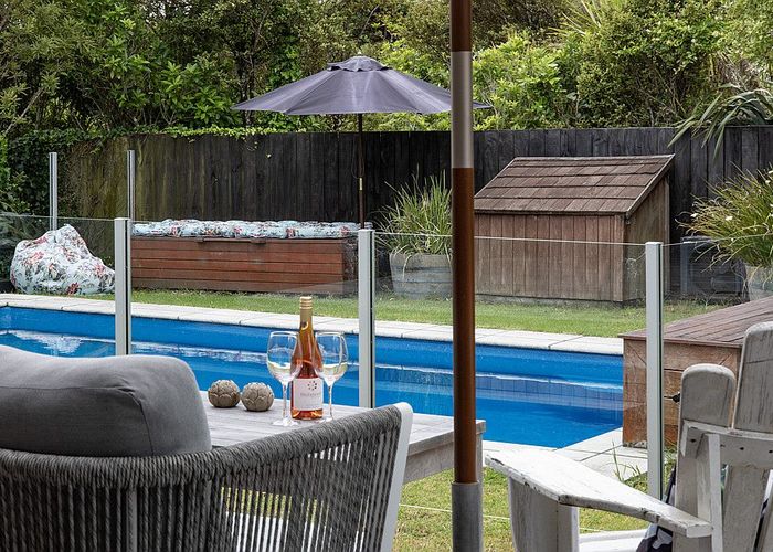  at 203 Piha Road, New Lynn