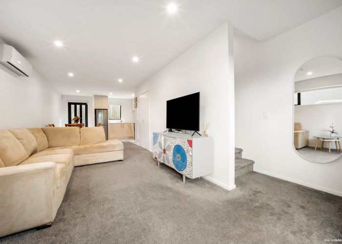  at 4/80 Awaroa Road, Sunnyvale, Auckland