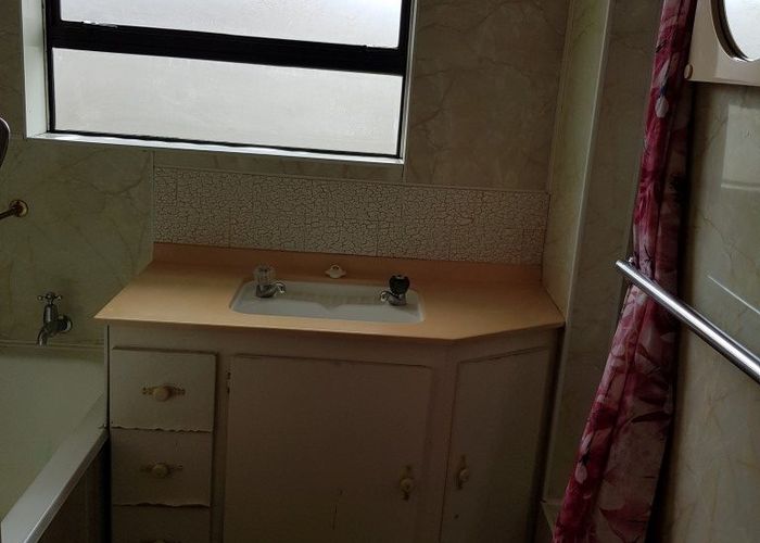  at 42 Holloway Street, Waikiwi, Invercargill, Southland