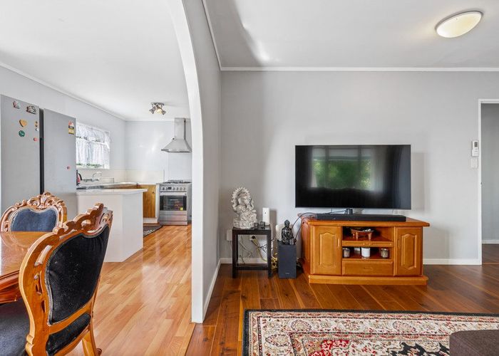  at 2/4 Kahikatea Place, Ranui, Auckland