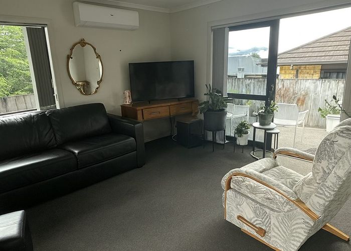  at 6 Swan Lane, Huntington, Hamilton