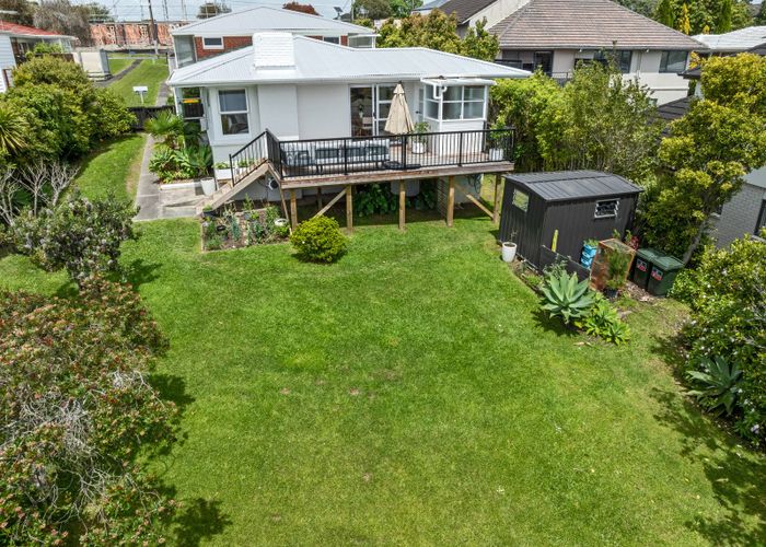  at 3/619 Beach Road, Rothesay Bay, North Shore City, Auckland