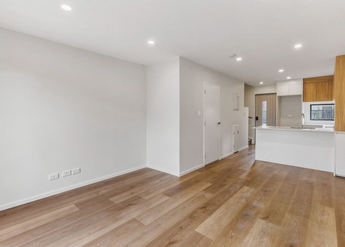  at 323 Glengarry Road, Glen Eden, Waitakere City, Auckland