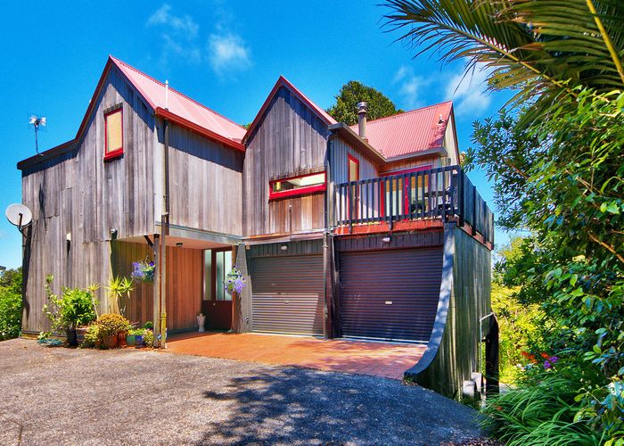  at 1/51 Quinns Road, Waiatarua, Auckland