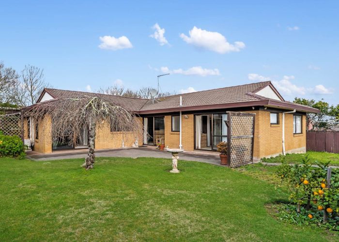  at 17 Parramatta Place, Botany Downs, Auckland