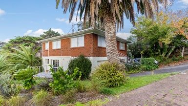  at 18 Vienna Place, Birkenhead, Auckland