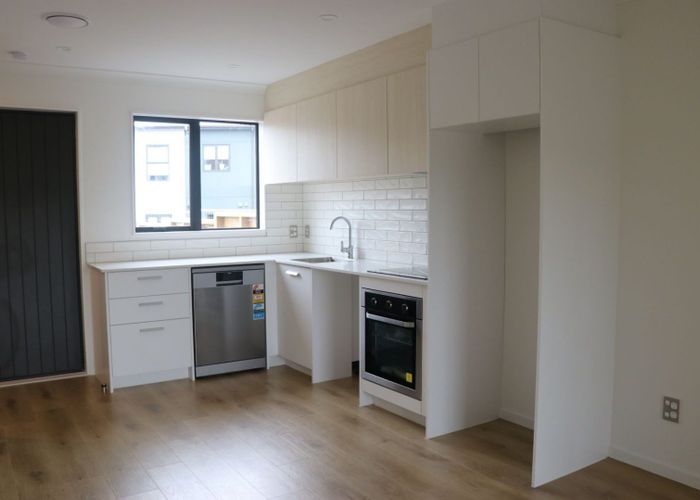  at 33 Sun Orchid Avenue, Manukau, Manukau City, Auckland