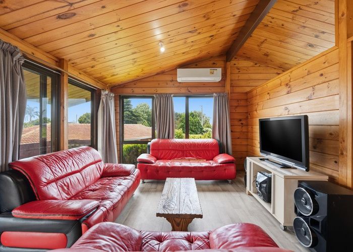  at 1/8 Chichester Drive, Rosehill, Papakura, Auckland