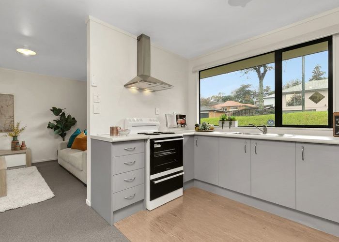  at 31 Hewlett Road, Massey, Auckland