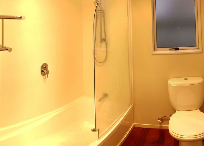  at 8A Durham Street, Te Atatu Peninsula, Waitakere City, Auckland
