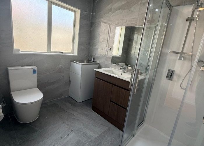  at 15 Millstream Drive, Henderson, Auckland