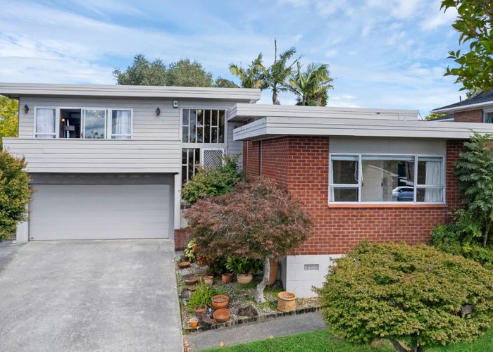  at 27 Luton Avenue, Sunnyhills, Auckland