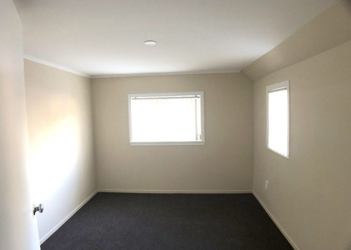  at 2/400 Richardson Road, Mount Roskill, Auckland City, Auckland