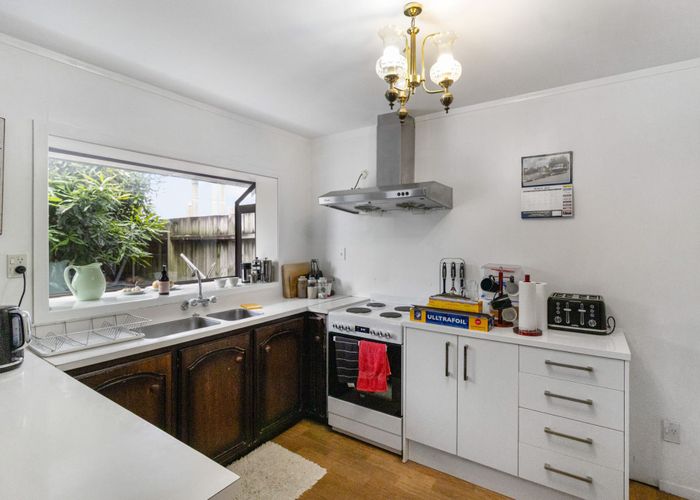  at 2/164 Prince Regent Drive, Half Moon Bay, Manukau City, Auckland