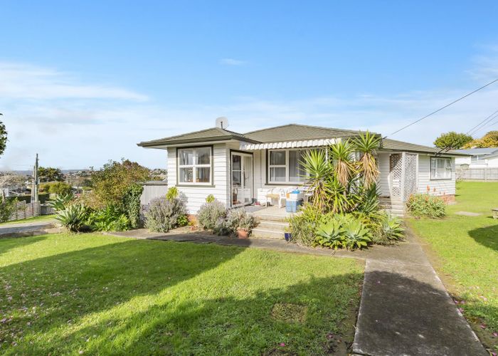  at 27 Litten Road, Cockle Bay, Auckland