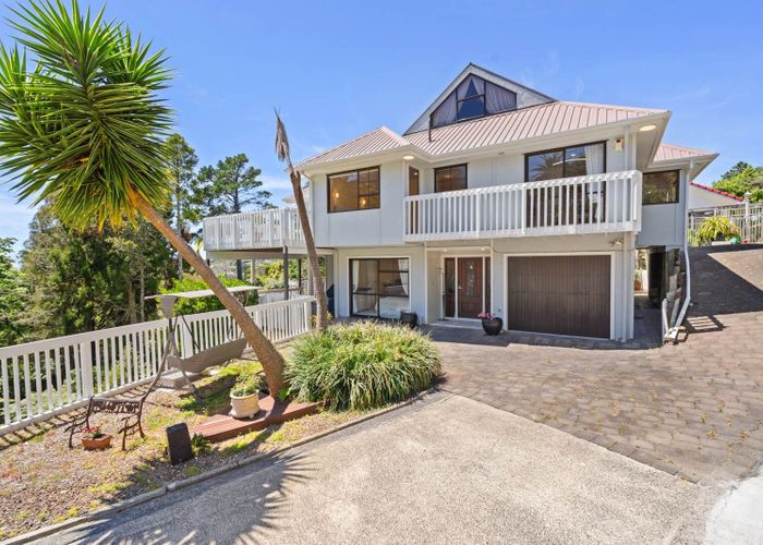  at 1/553 East Coast Road, Browns Bay, North Shore City, Auckland