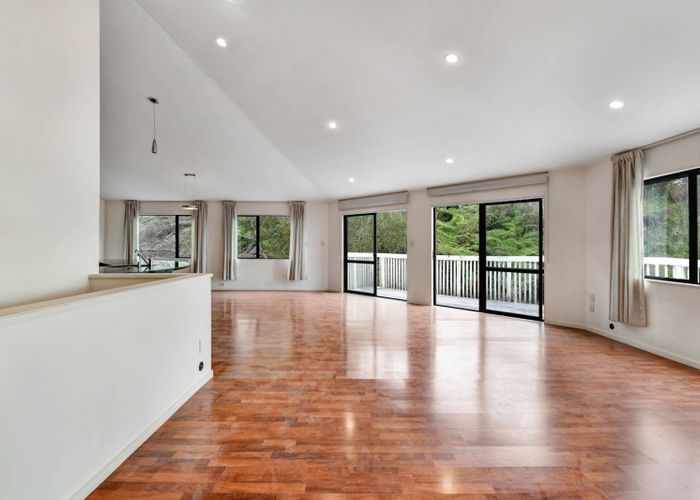  at 2/433A East Coast Road, Mairangi Bay, North Shore City, Auckland