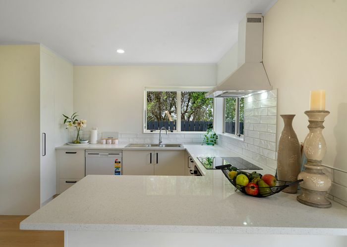  at 5 Retreat Drive, Mangere, Manukau City, Auckland