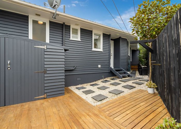  at 25 Weatherly Road, Torbay, Auckland