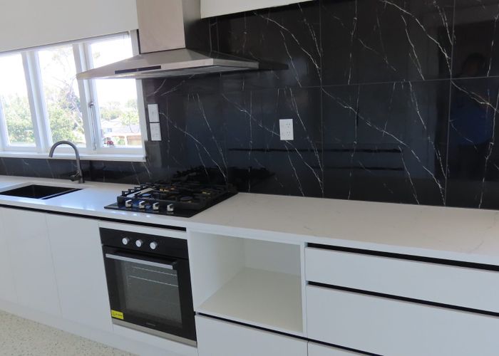  at 10 Camelot Place, Glenfield, North Shore City, Auckland