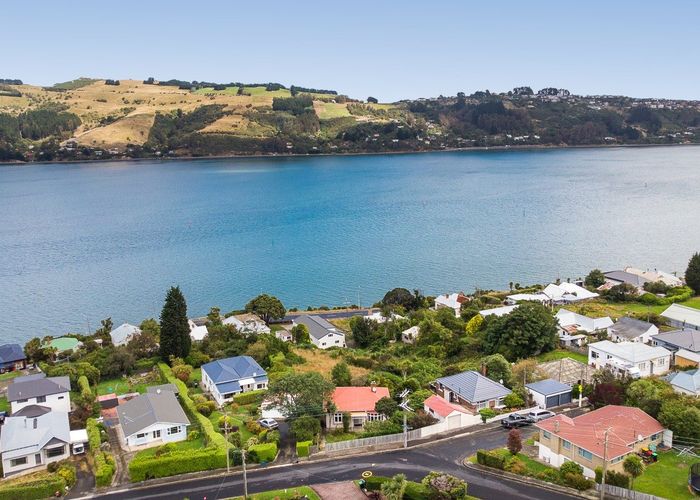  at 13 Athol Place, Ravensbourne, Dunedin