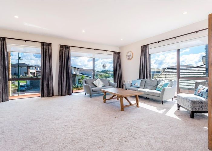  at 21 Midhurst Avenue, Henderson, Waitakere City, Auckland