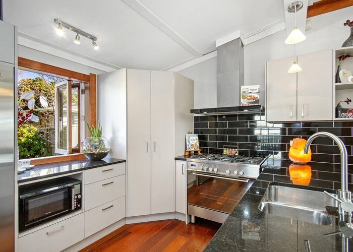  at 6 Heath Grove, Waiwhetu, Lower Hutt, Wellington