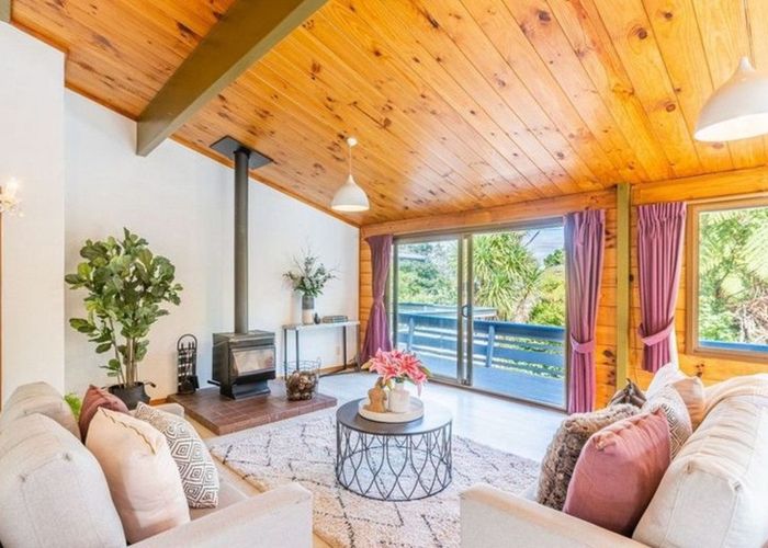  at 7 Miromiro Road, Normandale, Lower Hutt, Wellington