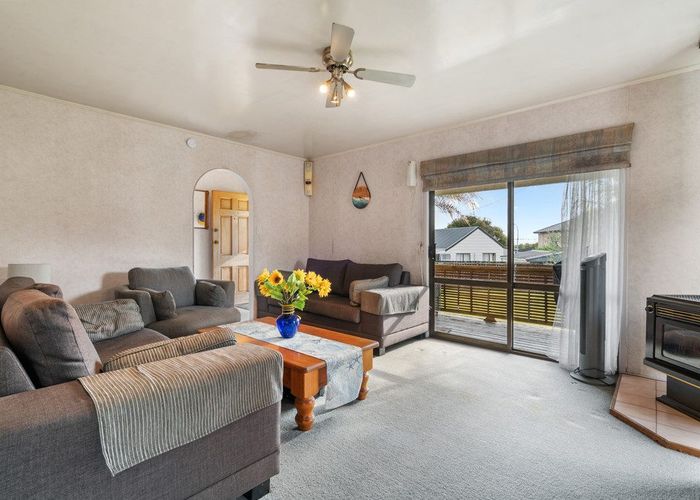  at 5 Aronia Way, Goodwood Heights, Auckland