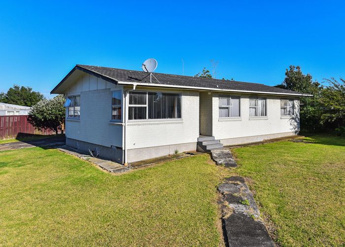  at 6 Staverton Crescent, Mangere, Auckland