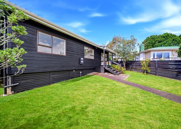  at 4/7 Vera Road, Te Atatu South, Waitakere City, Auckland