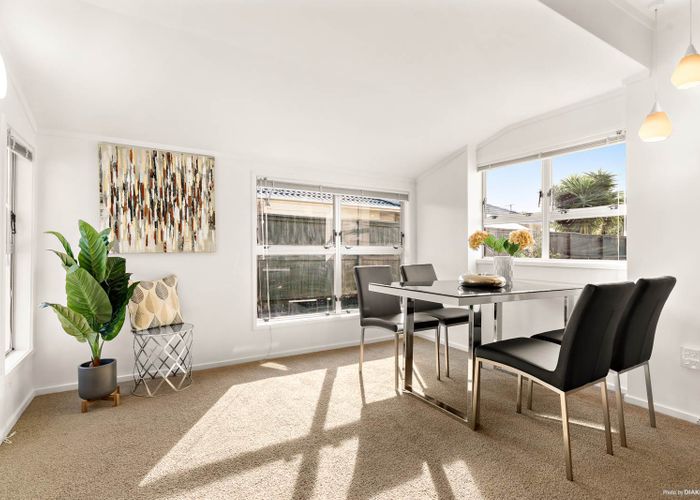  at 2/9 Buxton Street, Point Chevalier, Auckland
