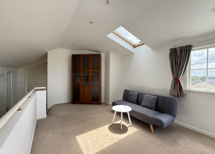  at 471 East Coast Rd - part of the main dwelling, Murrays Bay, North Shore City, Auckland