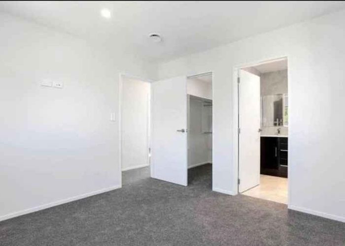  at 3B Riverton Drive, Randwick Park, Manukau City, Auckland