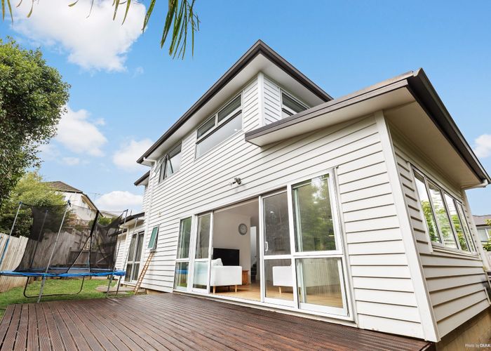  at 86 Pupuke Road, Hillcrest, Auckland