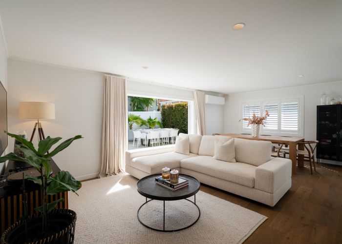  at 2/6 Marsh Avenue, Forrest Hill, North Shore City, Auckland