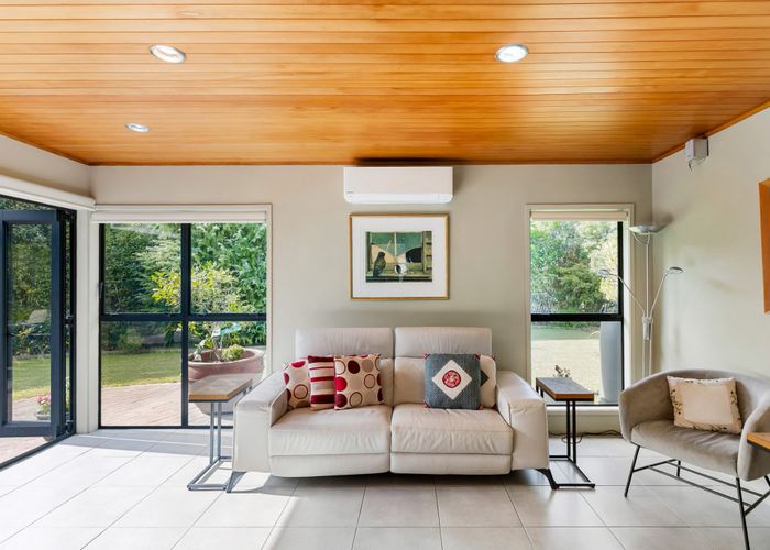  at 8 Kallaroo Place, Botany Downs, Manukau City, Auckland