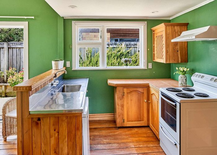  at 10 Lambley Road, Titahi Bay, Porirua