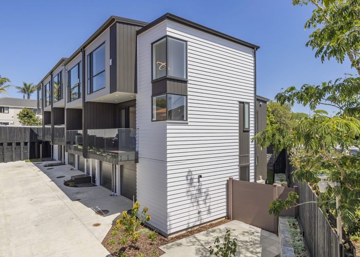  at 17A John Jenning Drive, Oteha, North Shore City, Auckland