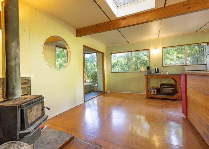  at 86 Warner Park Avenue, Laingholm, Waitakere City, Auckland