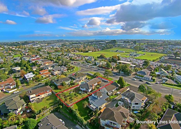  at 373 East Coast Road, Mairangi Bay, North Shore City, Auckland