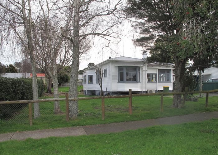  at 10 Viola Avenue, Mangere East, Auckland