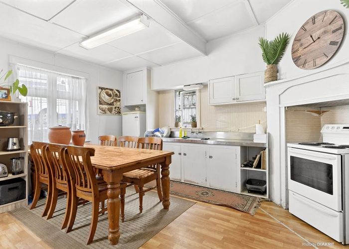  at 212 Rongotai Road, Rongotai, Wellington