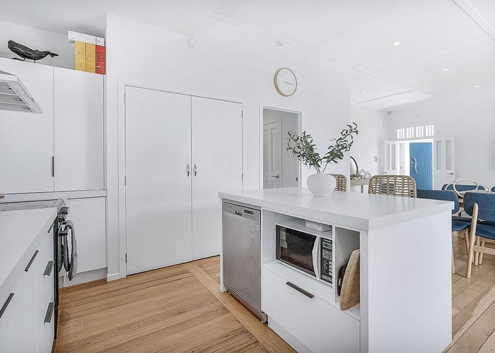  at 8A Bains Avenue, Hamilton East, Hamilton