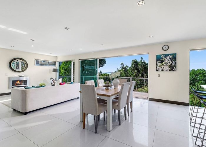  at 1 Paterson Mews, Browns Bay, Auckland