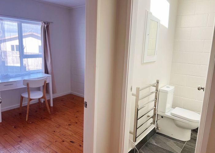  at 3A OAKLEIGH ST, MAUNGARAKI, LOWER HUTT