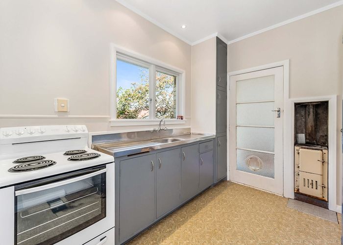  at 27 Carey Street, Maeroa, Hamilton, Waikato